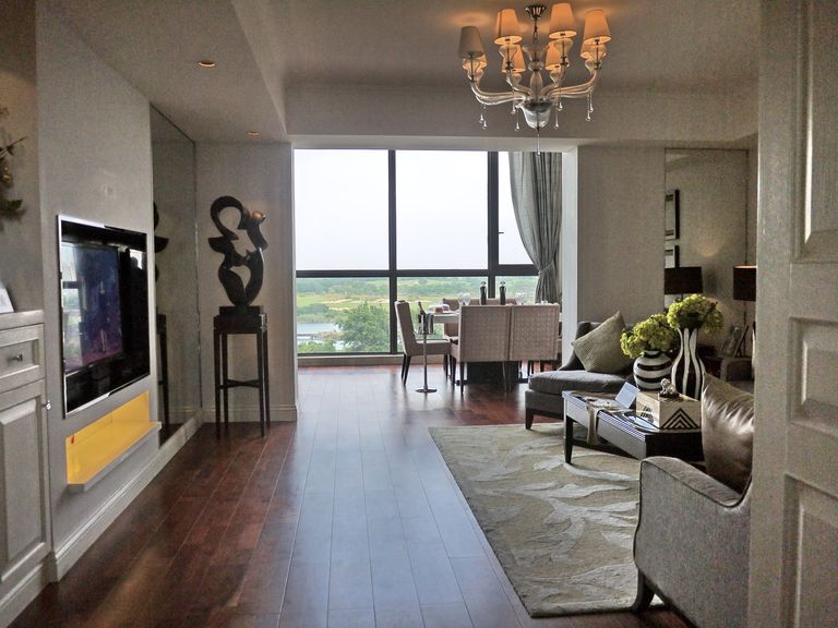 Mission Hills/ show flat