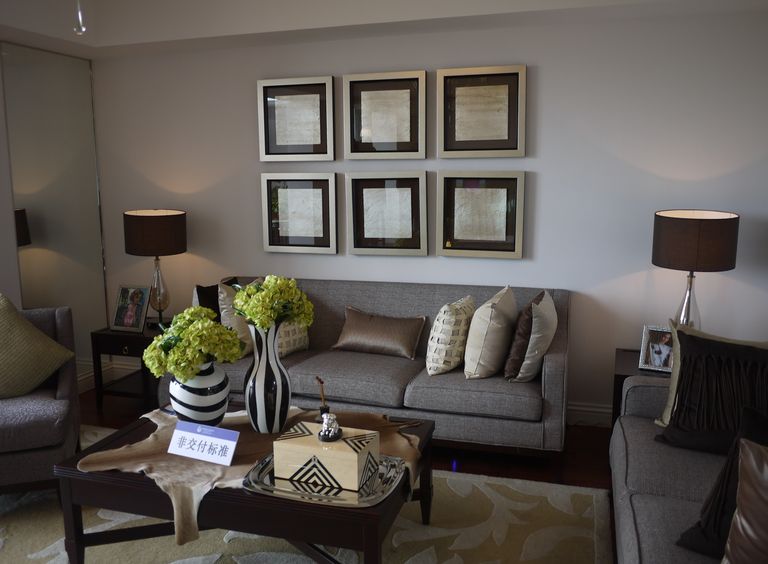 Mission Hills/ show flat